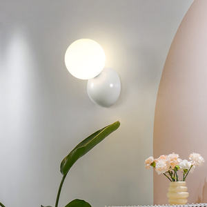 Lámpara de Pared LED de Hierro Creativa Minimalista con Pantalla de Vidrio, Diseño Moderno para Dormitorio y Sala de Estar, Regulable - Product Image 2