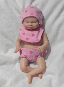 Mini Baby Doll realista de 6 pulgadas, resistente al agua, cuerpo completo realista, muñeca <span class=keywords><strong>Reborn</strong></span> de silicona <span class=keywords><strong>con</strong></span> <span class=keywords><strong>ojos</strong></span> <span class=keywords><strong>cerrados</strong></span>, juguete suave DIY para niños - Product Image 4