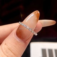 Chine gros VVS D couleur ronde Moissanite éternité Banque Ring925 argent Sterling plaqué rhodium femmes beaux bijoux de fiançailles