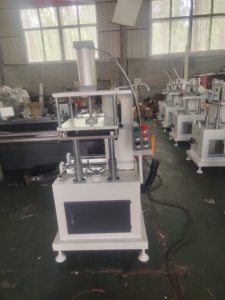 JUNDE LSDX04B-200 <b>Small</b> 2.2KW Pneumatic CNC UPVC Aluminum Profile End Face Milling Machine for Transom and Door frames - Product Image 6