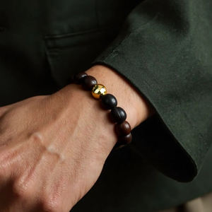 Bracelet élégant pour homme, accessoires de méditation, <span class=keywords><strong>duo</strong></span> d'unité, accents dorés sophistiqués, perles noires irrégulières - Product Image 6