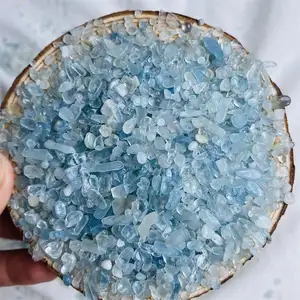 Cristalli naturali all'ingrosso che curano la pietra di caduta dell'acquamarina lucidata di fascino dei chip della ghiaia per la decorazione domestica