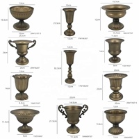 Vase en fer vintage antique à double poignée en spirale et gobelet à tige torsadée haute, pots de fleurs métalliques pour centre de table de mariage