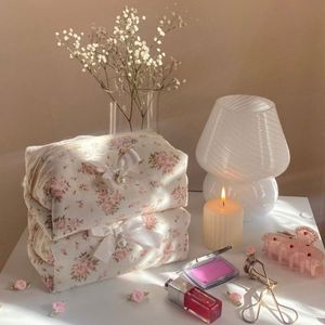 Lindas Bolsas de Maquillaje Ligeras con Estampado Floral de Algodón Ecológico, Bolsa de Cosméticos Personalizada con Lazo para Mujer, Regalos para Damas de Honor, Bolsa de Viaje con Cierre - Product Image 4