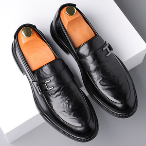 รองเท้าโลฟเฟอร์หนังผู้ชาย สีน้ำตาล สวมใส่สบาย แบบสลิปออน สำหรับธุรกิจและงานทางการ ส้นเตี้ย ทันสมัย สไตล์วัยรุ่น รุ่น 9029 - Product Image 4