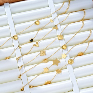กำไลข้อมือแฟชั่นสั่งทำขายส่ง กำไลข้อมือประดับจี้สวยงาม สแตนเลส 316L ชุบทอง 18K PVD เครื่องประดับสำหรับผู้หญิง - Product Image 1