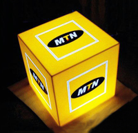 La boîte à lumière LED étanche du cube acrylique Cabu peut être suspendue au plafond pour la décoration et la publicité