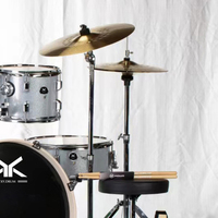 Batterie de percussions professionnelle multifonction en PVC blanc argenté personnalisable avec chambre en bois d'aulne et logo sur mesure