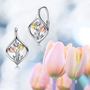 Orecchini a polsino a tre colori con fiori per donna, gioielli floreali alla moda ispirati alla natura fresca - Product Image 3