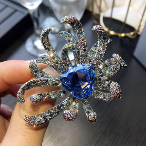 XILIANGFEIZI Venta de liquidación Broche de fuegos artificiales de boda Cristal austriaco Brillante Broches de crisantemo de circón completo - Product Image 6