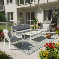 Ensemble de salon de jardin 4 pièces en aluminium durable et moderne avec table en verre trempé, assemblage rapide, résistant aux UV pour patio et cour.