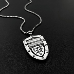 Collana con Ciondolo Geometrico Punk in Acciaio Inossidabile a Forma di Scudo di San Michele, Unisex, con Catena a Maglia, Regalo per Feste e Uso Quotidiano - Product Image 2