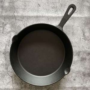 Poêle en fonte pré-assaisonnée de 10 pouces - Poêle à frire <span class=keywords><strong>sans</strong></span> revêtement, résistante au four, pour cuisinière, grill, feu de camp et utilisation en cuisine moderne - Product Image 1