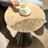 Table d'appoint ronde en marbre naturel avec base métallique conique de luxe, personnalisable, pour salon, table d'angle de canapé, pour hôtel, appartement