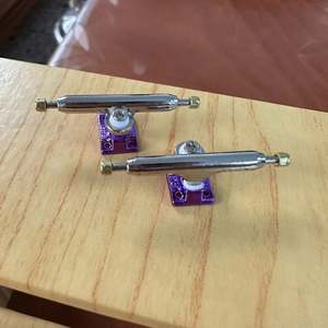 Truck de Aleación para Fingerboard de 32mm y 34mm a Bajo Precio con Tuercas de Bloqueo - Product Image 2