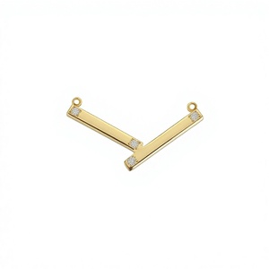 Collier pendentif géométrique en or jaune 14 carats avec diamant taille brillant rond serti à griffes, bijou unisexe minimaliste en forme de V - Product Image 1