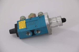 Pièces de rechange de camion de haute qualité HOWO F99660 Double H Valve - Product Image 2