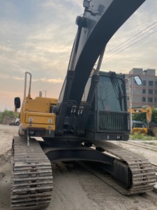 รถขุดตีนตะขาบ Volvo EC210D มือสอง 21 ตัน รถขุดไฮดรอลิก ชั่วโมงการใช้งานต่ำ เครื่องจักรงานวิศวกรรมและงานดิน มีสินค้าในสต็อก - Product Image 5