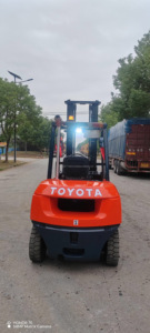 Chariot élévateur diesel Toyota d'occasion de 5 tonnes, chariot élévateur contrepoids d'origine japonaise, capacité de charge de 5 tonnes, Toyota 50 30 20 25 - Product Image 5