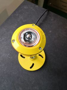 Lampe de signalisation LED de type B à faible intensité ICAO FAA, rouge, à émission constante 32,5 cd, IP65, pour la sécurité des tours radio, des tours de refroidissement et des hangars - Product Image 4
