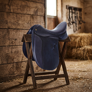 Selle d'équitation anglaise en cuir véritable personnalisée avec un design confortable, marron, logo personnalisé - Utilisation en extérieur - Product Image 3