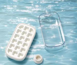 Moldes de silicona patentados de diseño original para cubitos de hielo, bandeja a prueba de fugas con botella de hielo y pajita, fabricante exportador para whisky y cócteles. - Product Image 2