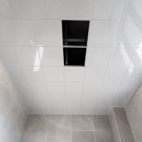 Plaque de plafond carrée en aluminium ignifuge, résistante à l'humidité et insonorisante 600x600mm avec grille de plafond pour cuisines et espaces commerciaux