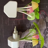 Veilleuse à induction à commande lumineuse en forme de feuille de lotus et de champignon, en plastique tricolore pour plantes aquatiques