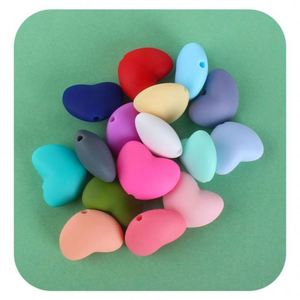 Cuentas de silicona de grado alimenticio para bebés, con forma de corazón de 17x20mm, sin BPA, para la fabricación de joyas, mordedores, clips para chupetes y accesorios de PVC - Product Image 3