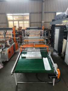 Machine de fabrication de sacs plats pour <span class=keywords><strong>t</strong></span>-shirts à double couche à haute productivité, quatre lignes, thermosoudage à chaud, découpe à <span class=keywords><strong>froid</strong></span>. - Product Image 6