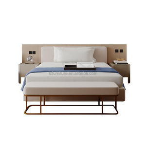 Fabricant de meubles pour hôtels 3 étoiles, ensemble de chambre économique, lit plateforme en bois king size avec tête de lit capitonnée et tables de chevet - Product Image 2