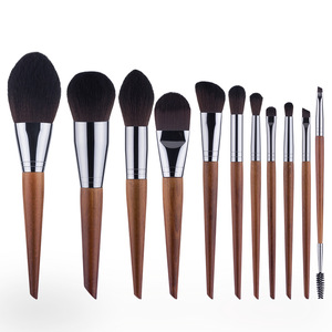 Pochette de luxe en velours de 11 pièces OEM Best Set de <span class=keywords><strong>pinceaux</strong></span> de maquillage à manche court Housse anti-poussière en bois noir mat Sac unique - Product Image 2