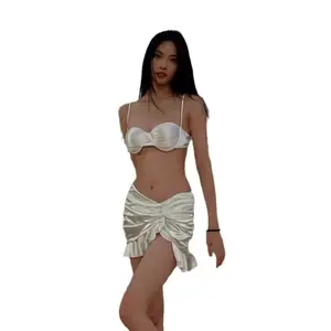 Bikini seksi gaya perempuan laris paket brokat mutiara pantat baju renang tiga potong dada kecil liburan baju renang terpisah