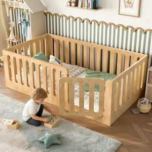 Lit de sol pour enfants en bois de hêtre massif avec barrière de sécurité et ouverture de porte pour chambre à coucher, structure robuste, motif tournesol - Product Image 1
