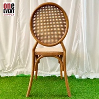 Chaise d'extérieur commerciale One Event Supply, design dossier rond en cannage, en PP imitation bois