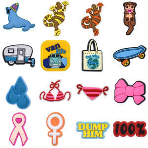 Breloques tendance en PVC pour sabots, guitares, maillots de bain, skateboards, sacs à main, chaussures, pour femmes, sacs, chaussures, pantoufles, sandales, décoration - Product Image 4