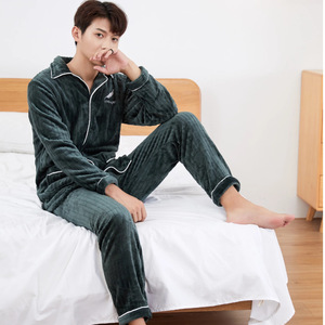 Ensemble d'hiver <span class=keywords><strong>en</strong></span> <span class=keywords><strong>velours</strong></span> corail pour hommes Cardigan long col <span class=keywords><strong>en</strong></span> V Ensemble de deux pièces pour le confort de la maison <span class=keywords><strong>Pyjama</strong></span> <span class=keywords><strong>en</strong></span> flanelle de haute qualité - Product Image 2
