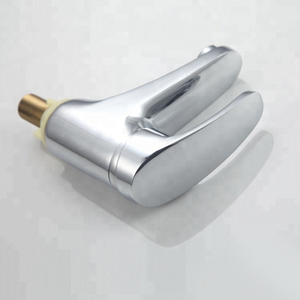 Rubinetto Moderno Monocomando Cromato con Valvola in Ceramica e Dosatore <span class=keywords><strong>per</strong></span> Lavabo <span class=keywords><strong>Bagno</strong></span> o Palestra, Acqua Fredda - Product Image 2