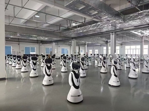 Robots de service hôtelier <span class=keywords><strong>avec</strong></span> interaction vocale, livraison de repas par IA, auto-recharge, en acier inoxydable, fonctionnalités de réduction du bruit - Product Image 2