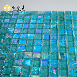 Tuiles de mosaïque en verre iridescent vert émeraude scintillant, carrées 300*300mm, pour la conception de piscines de luxe - Product Image 6