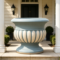 Urne à plantes en résine faite à la main, bicolore bleu-crème, peinte à la main, sur piédestal cannelé européen, style classique vintage, grande taille, pour extérieur.