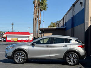 2017 QX30 AWD Luxury 4 ประตู ครอสโอเวอร์ เบาะหนัง กล้องมองหลัง พวงมาลัยซ้าย ซันรูฟ ไฟหน้า LED 8 ถุงลมนิรภัย จอสัมผัส มือสอง - Product Image 2