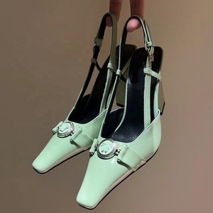 Sandalias de tacón alto y grueso con correa al tobillo para mujer, talla grande 46, de charol, para verano, estilo vestir, con detalles metálicos, para exteriores. - Product Image 3