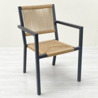 Fauteuil de jardin empilable moderne en aluminium avec assise et dossier en rotin tressé HDPE pour restaurant, bistrot, café, terrasse et salle à manger en extérieur