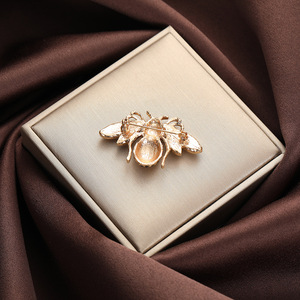 <b>Bee</b> Brooch Rhinestone Encrusted Zinc Alloy Women's Fashion Accessory <b>Gift</b> Insect Shape Micro Insert Style 1 - Product Image 3