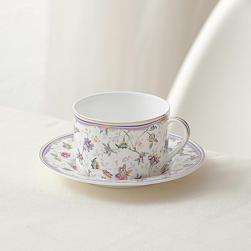 ดอกไม้สีชมพูปากใหญ่ตรง