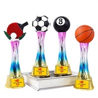 Nouveau trophée sportif en résine, design colonne coloré, peint à la main, pour matchs de basketball et de football, présentations créatives de récompenses sportives