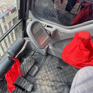 Excavatrice hydraulique d'occasion Volvo EC140 avec train de roulement robuste pour la construction urbaine et les projets utilitaires - Product Image 3