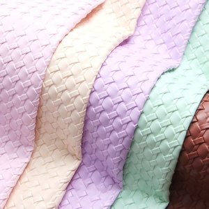 Roll Kulit Sintetis PVC Tekstur Anyaman Keranjang Interlaced 0.8MM untuk Tas, Tas Tangan, Sepatu, dan Pelapis - Product Image 1
