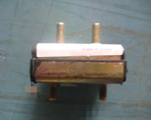 Hochwertige Kinglong Original Neue Gummi-Motorlagerung Vordere Aufhängung 320100020 für Kinglong Bus 10J-01020-<span class=keywords><strong>2</strong></span> 12 Monate - Product Image 3